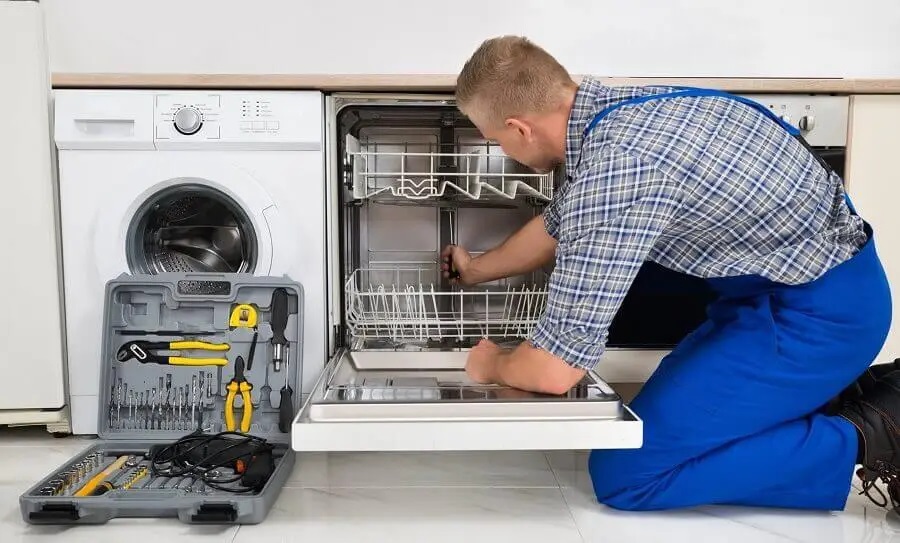 Sincan Maytag servisi teknisyen ekibi beyaz eşya tamiri yaparken